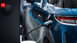 Auto industry analysts are worried about Tesla and other car makers using the technology that Google, Apple, Samsung and other smartphone companies have been using since over ten years to update their devices